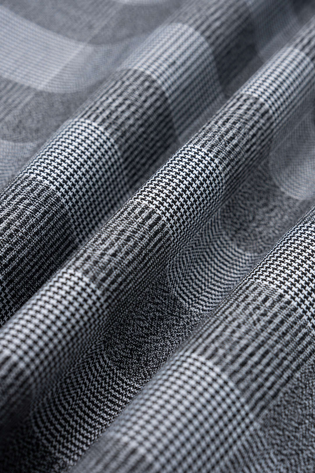 Kariertes Midi-Kleid mit V-Ausschnitt, Knoten, Raffungen, asymmetrischem Saum und langen Ärmeln