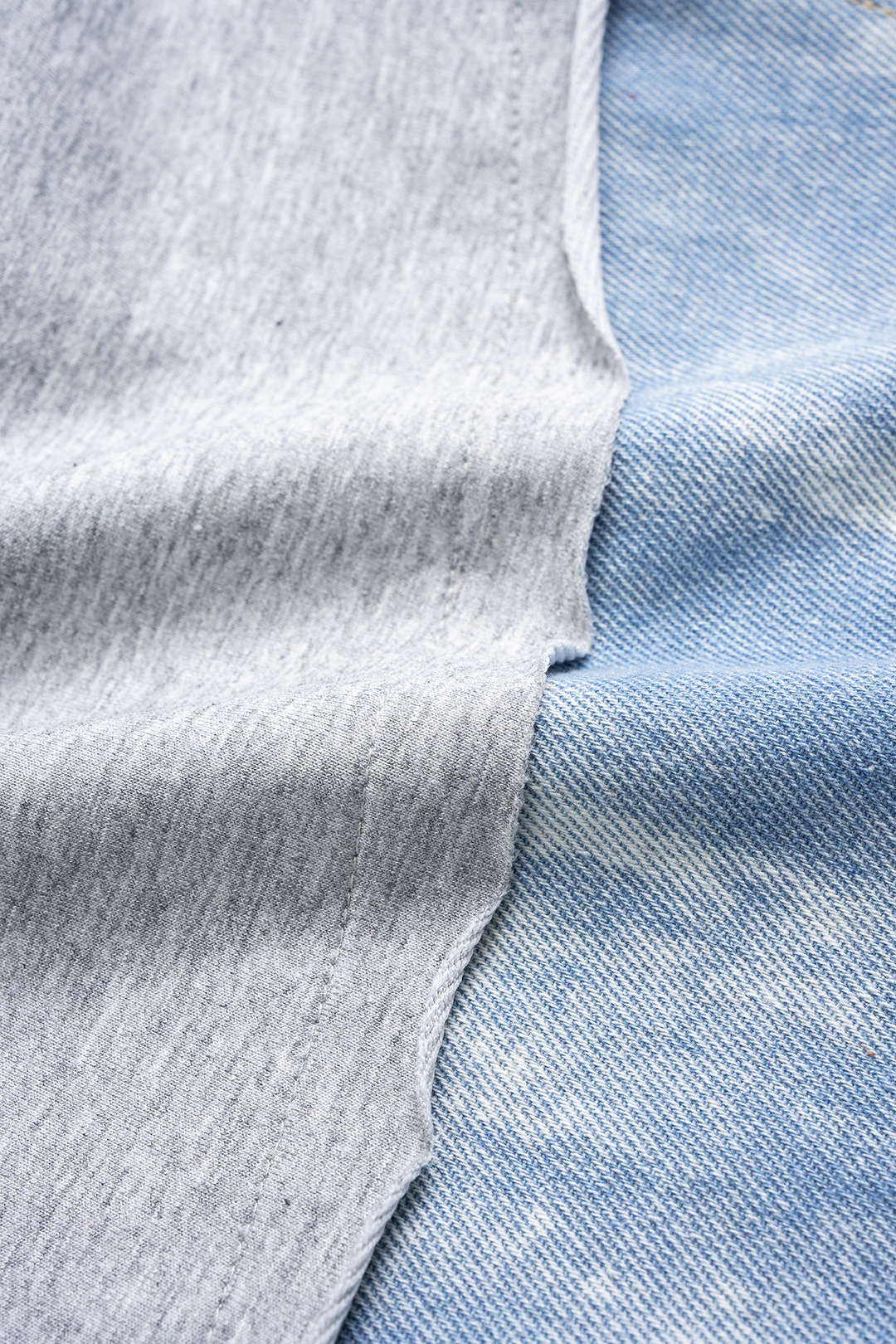 Jeans-Patchwork-Hose mit Kordelzug und asymmetrischem Schnitt