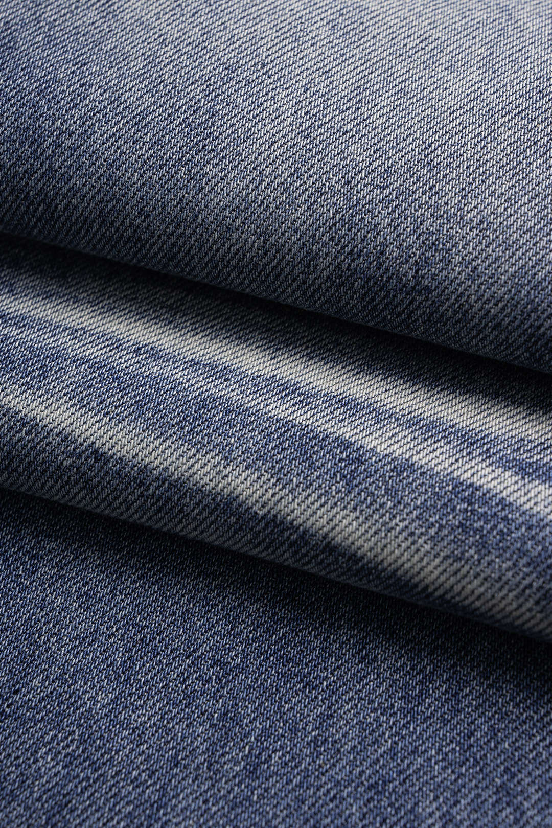 Jean large en denim à œillets