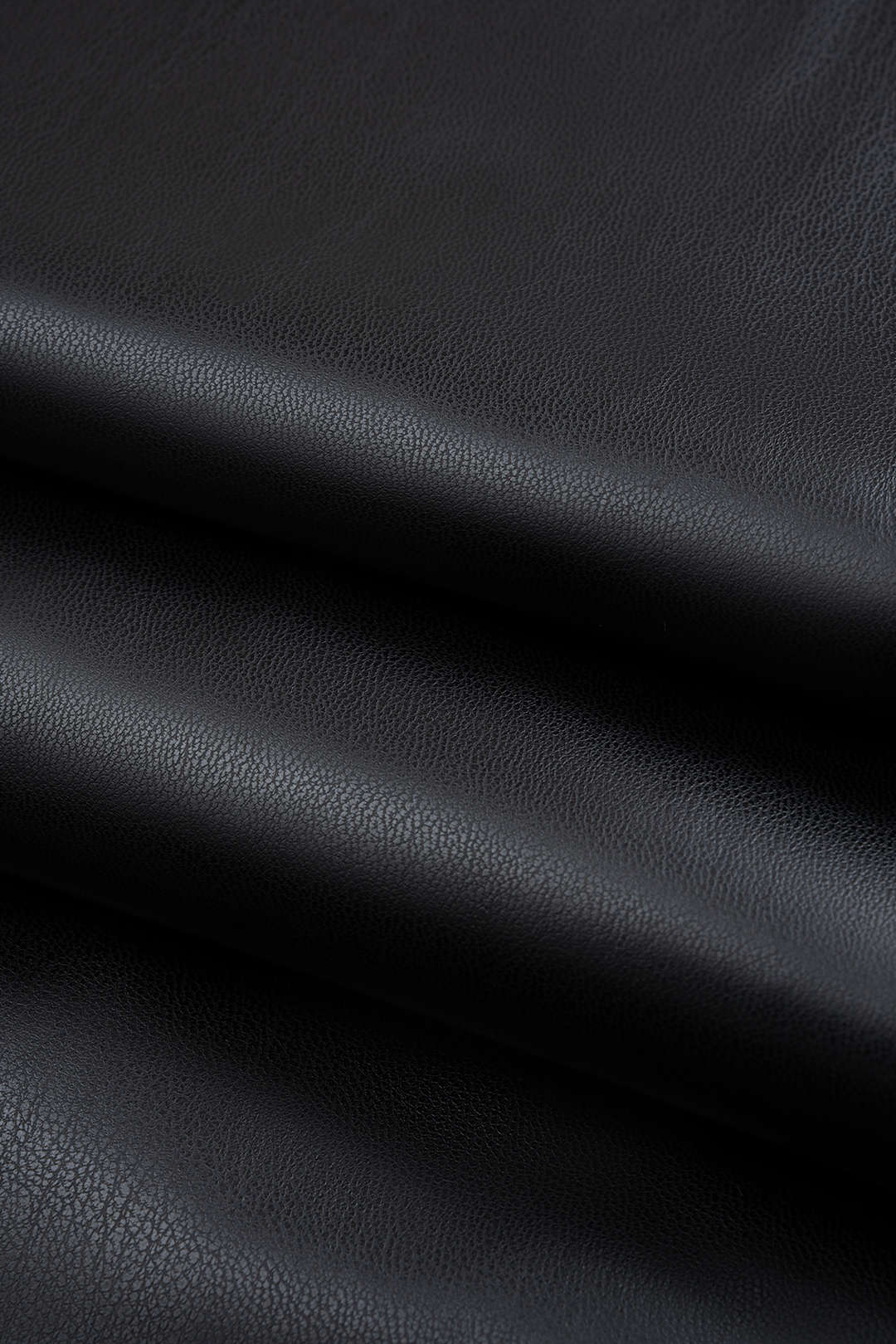 Gerade geschnittene Kunstlederhose mit Taschen