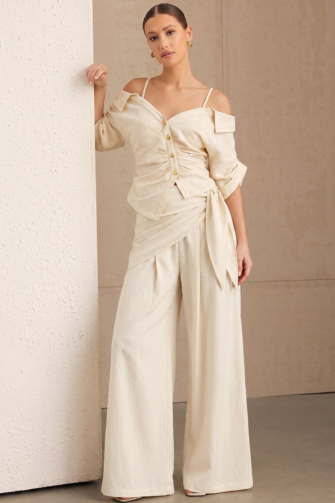 Gestreifte geraffte Hose mit weitem Bein und Bindedetail