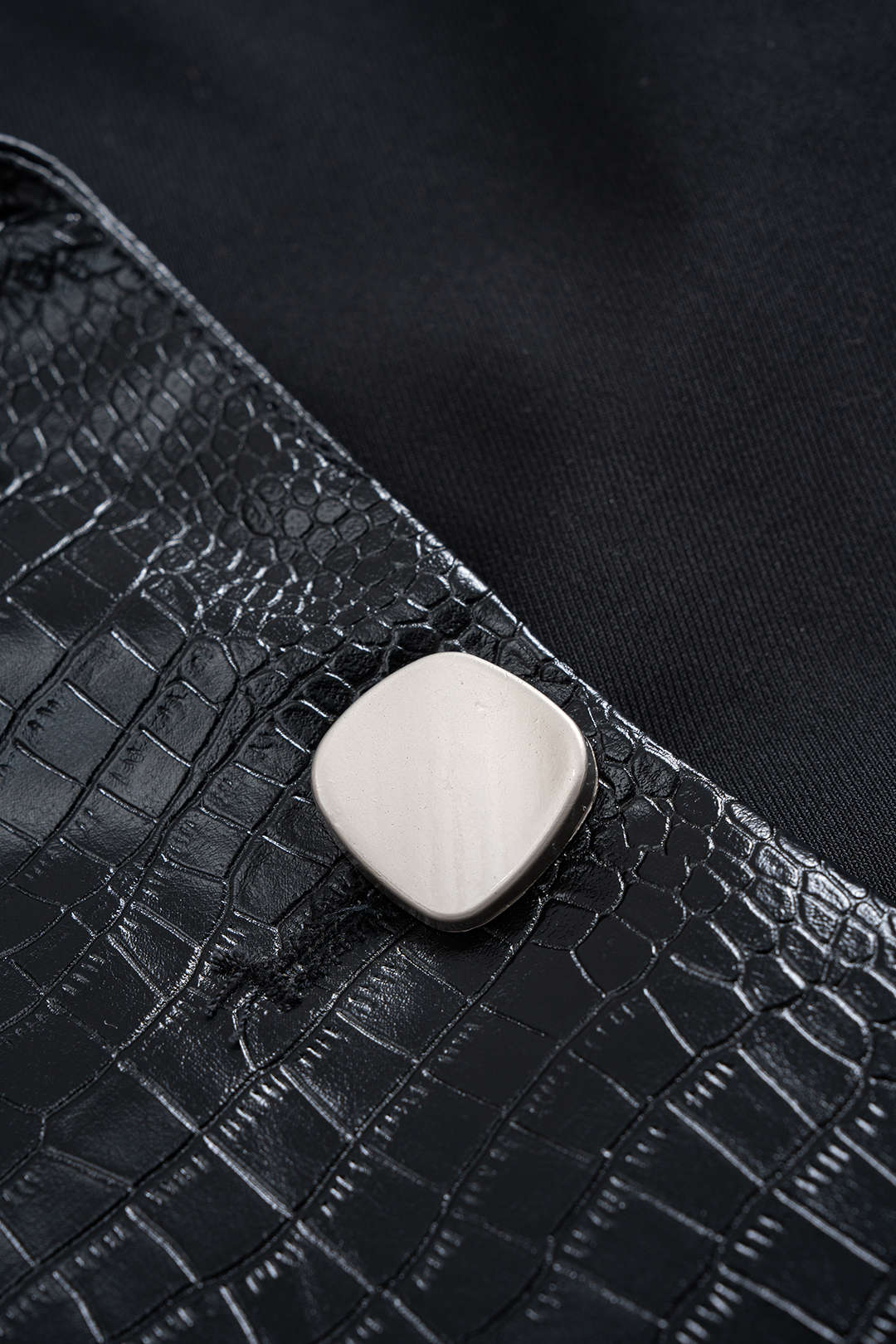 Weste mit Schulterpolstern aus Kunstleder-Patchwork