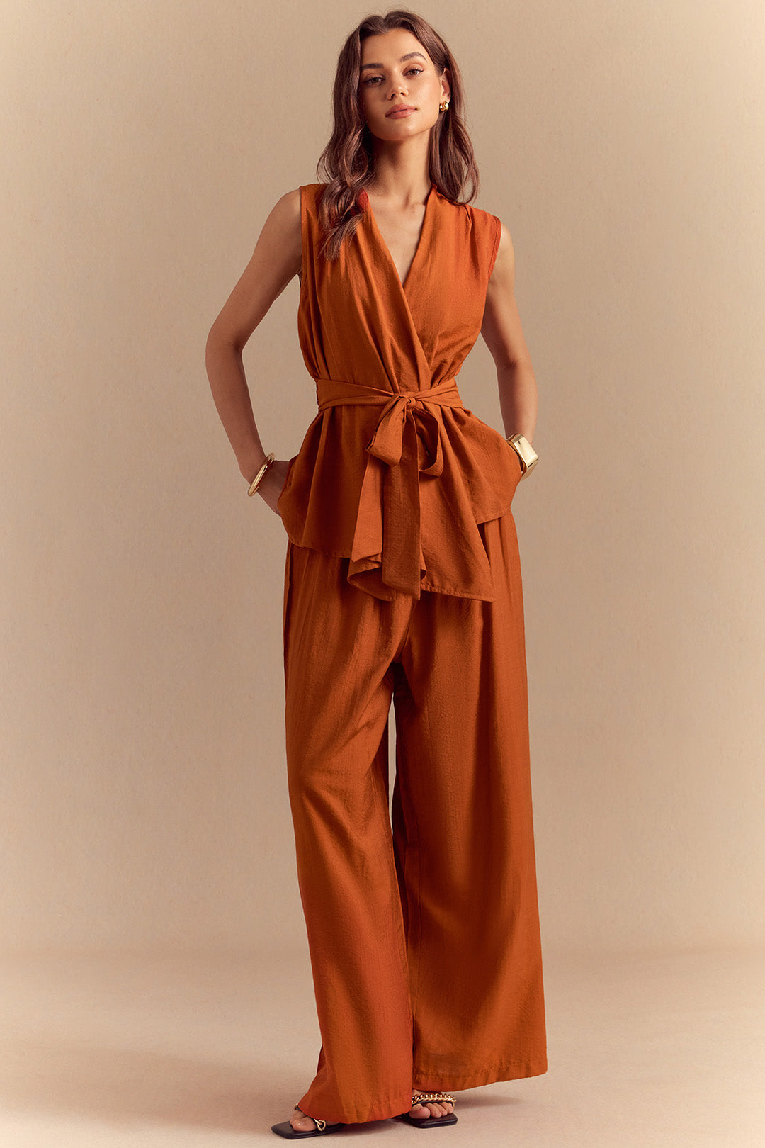 Einfarbiges Neckholder-Tanktop- und Weite-Hose-Set