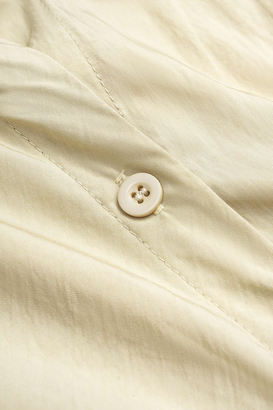 Chemise boutonnée à revers et manches courtes nouée