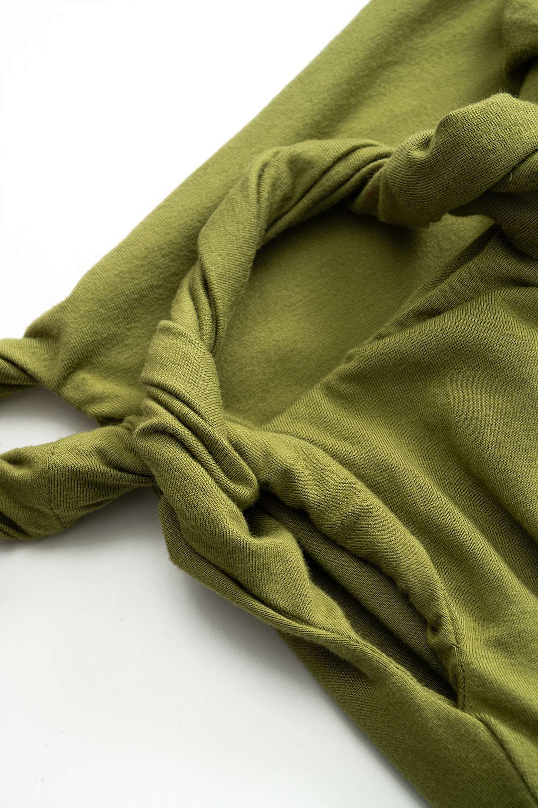 Asymmetrisches, ärmelloses Mini-Kleid mit Twist-Knoten und Raffungen