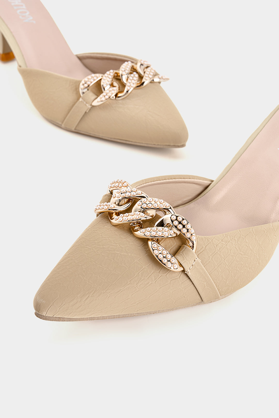 Talons métallisés en cuir