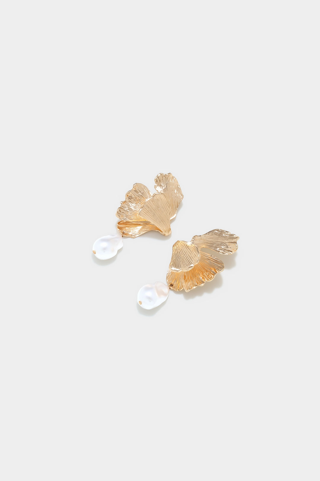Alloy Pearl 3D Leaf Earrings