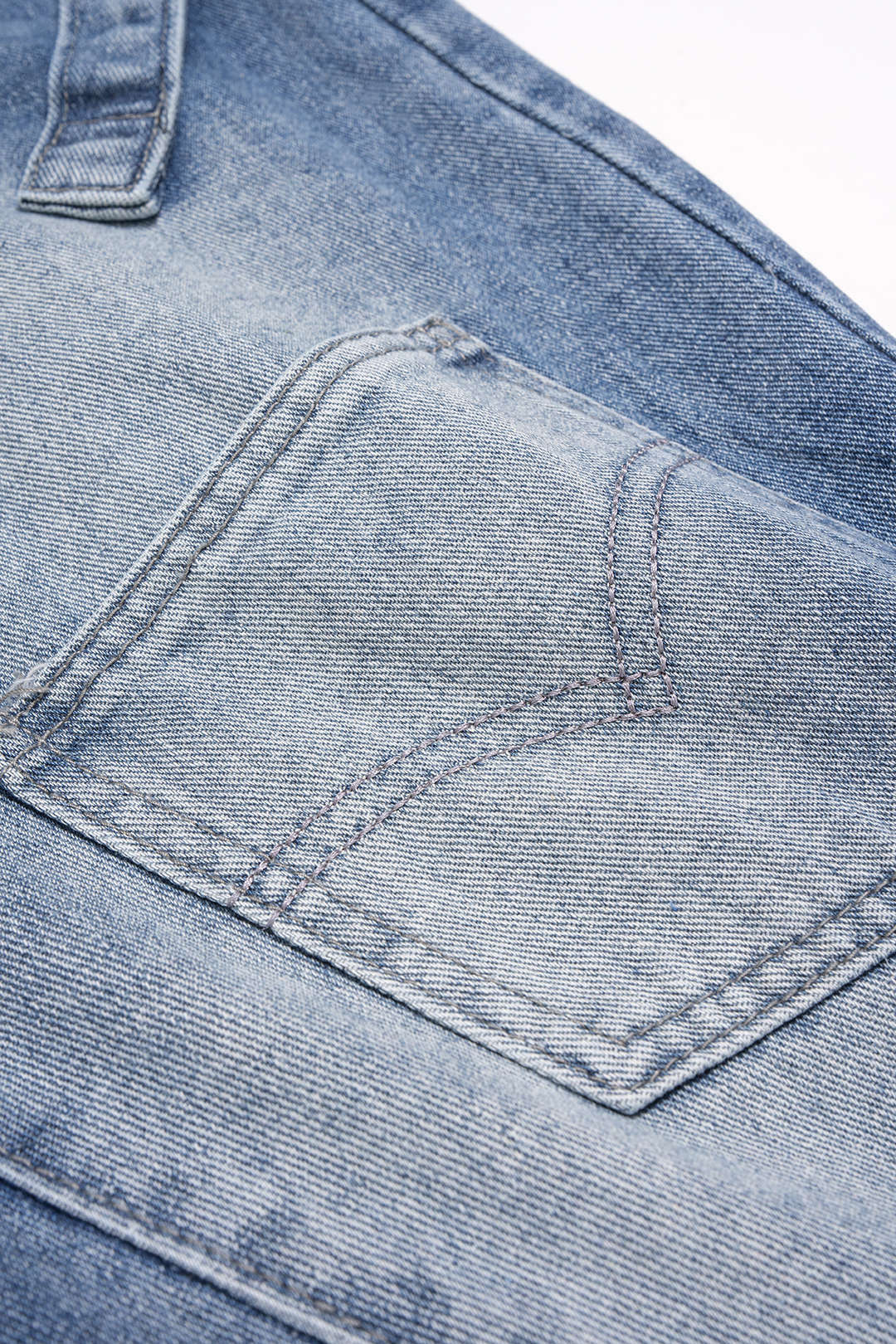 Jean en denim avec poche asymétrique