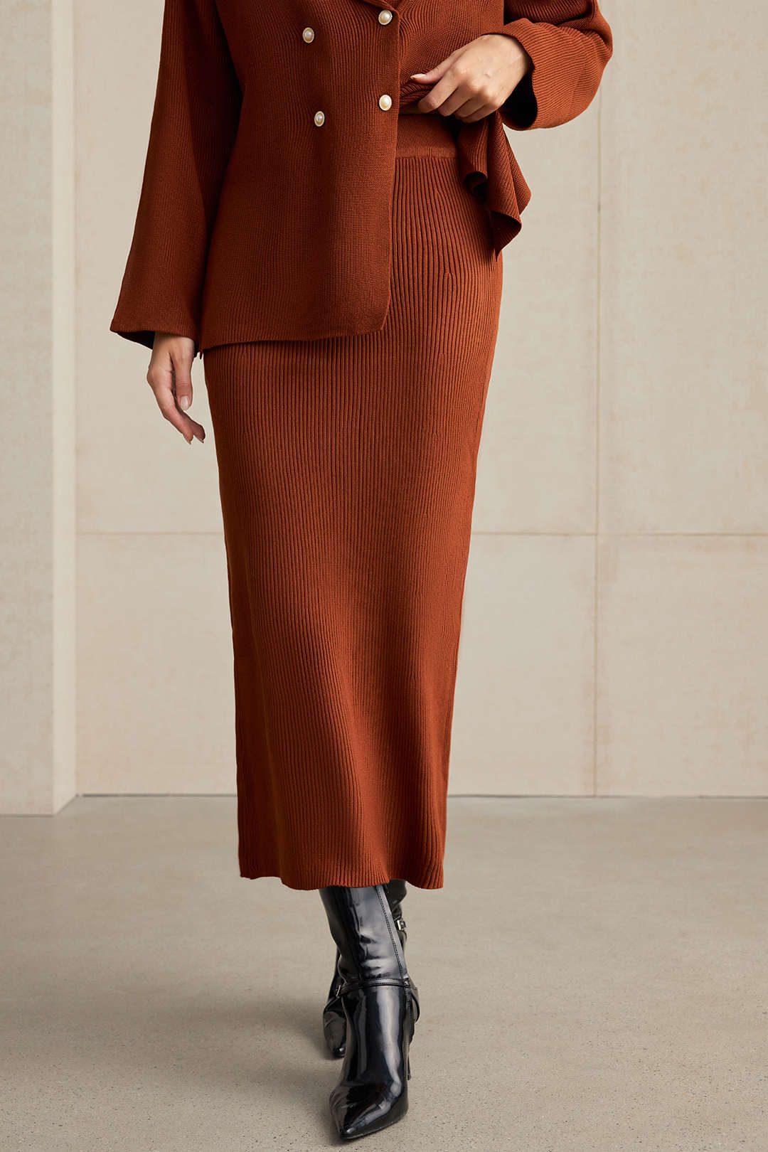 Strick-Cardigan mit Revers, zweireihig geknöpft, und Rock-Set