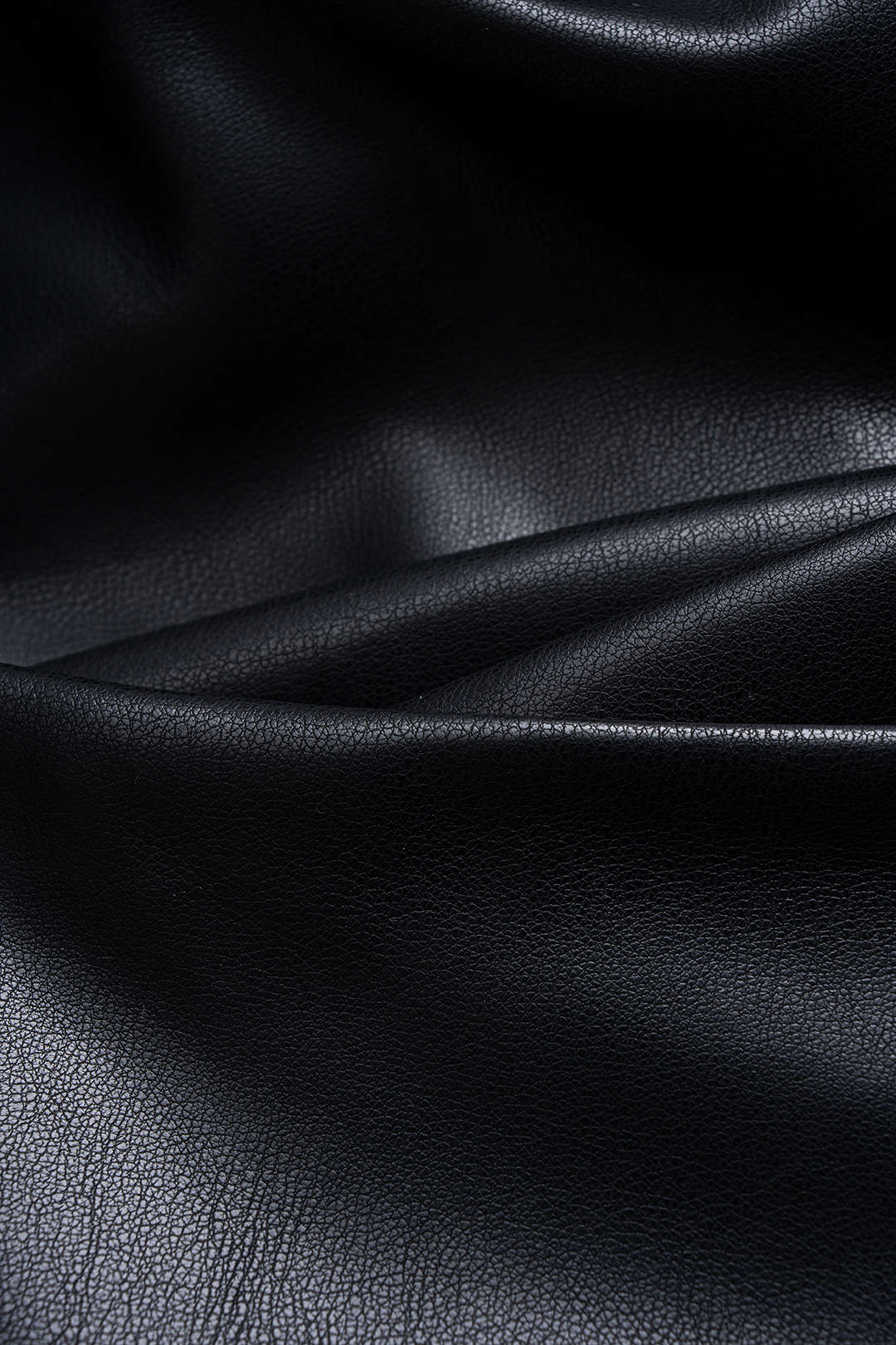 Kunstleder-Patchwork-Midikleid mit Stehkragen, Raffungen und langen Ärmeln