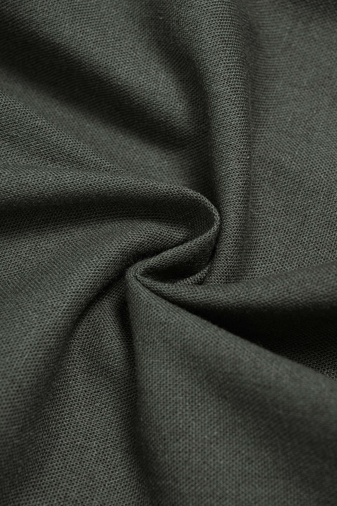 Kurzes Minikleid mit gerafften Ärmeln und Stehkragen