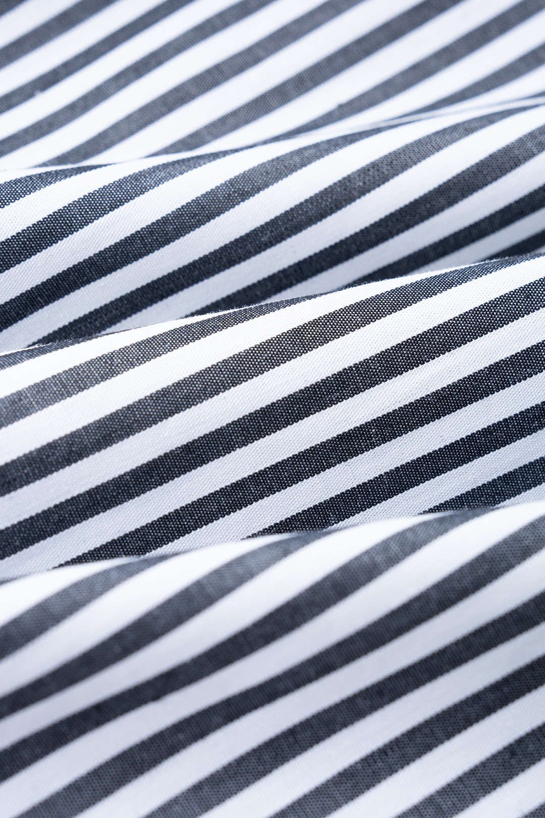 Midi-Kleid mit asymmetrischen Raffungen, Kontraststreifen-Print und ärmellosem Design