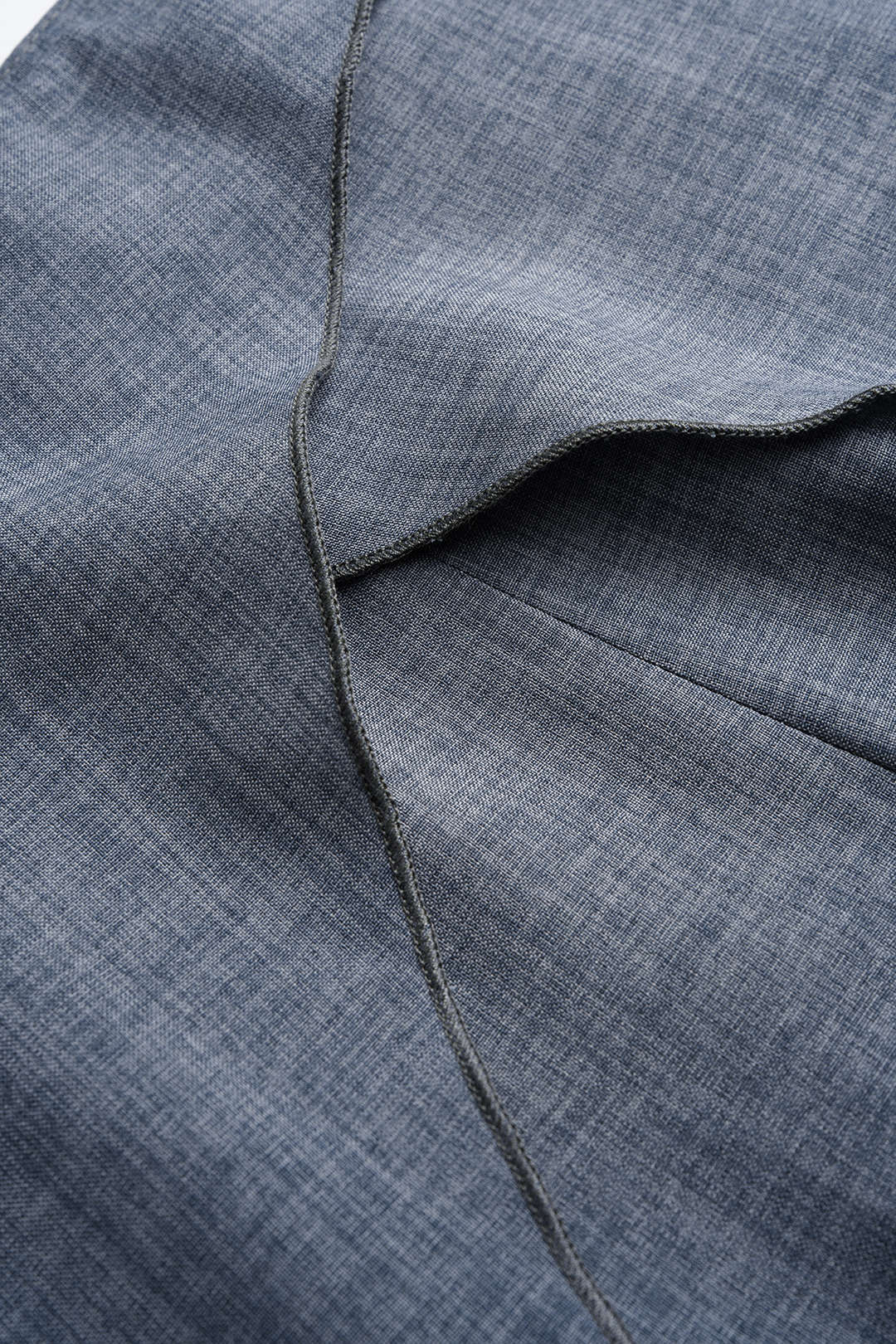 Hose mit hohem Bund, geradem Bein und Metallic-Dekor