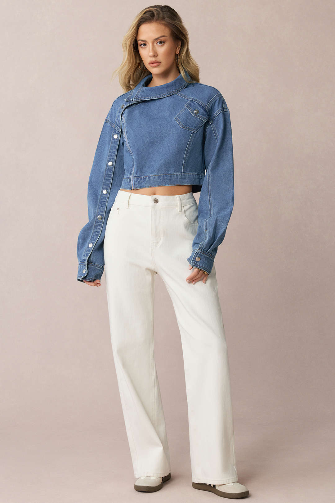 Jeans-Oberteil mit asymmetrischem Reißverschluss und langen Ärmeln