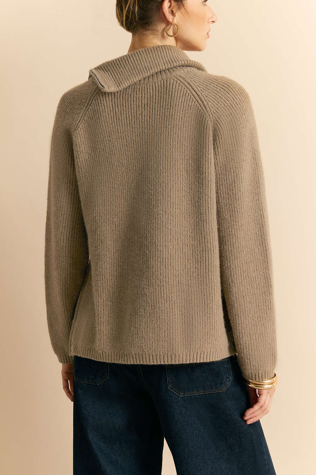 Stricktop mit Reißverschluss, Umlegekragen und langen Ärmeln