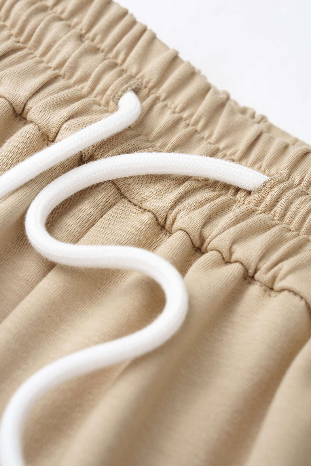 Tanktop mit Kontraststreifen und weiter Hose mit Kordelzug