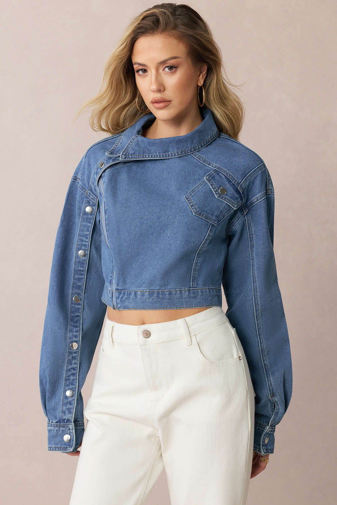Jeans-Oberteil mit asymmetrischem Reißverschluss und langen Ärmeln