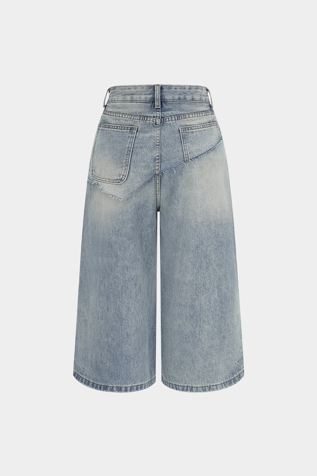 Jeans-Shorts mit asymmetrischem Reißverschluss und Rissen
