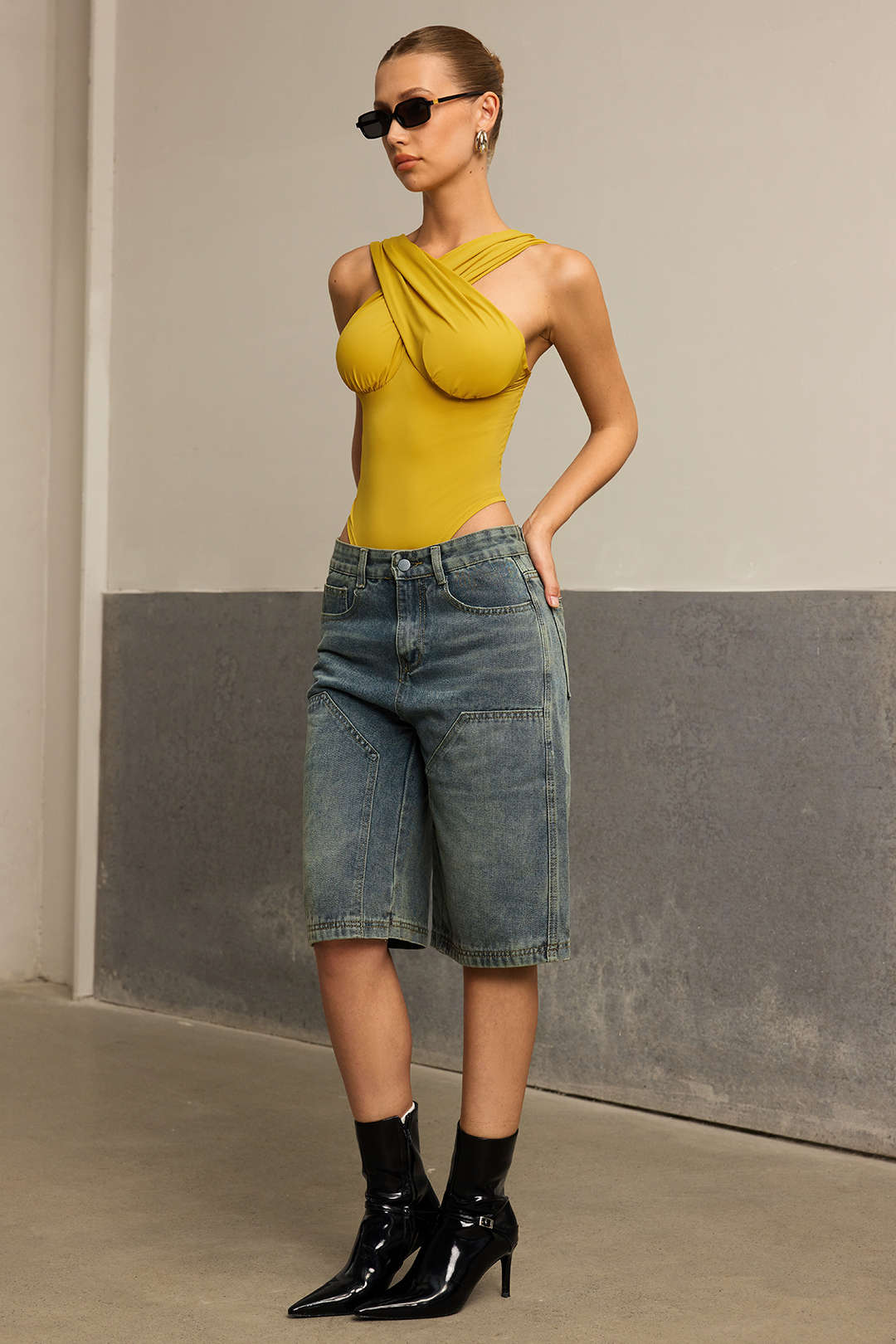Ruched Crossed Backless Bustier Sleeveless Bodysuit