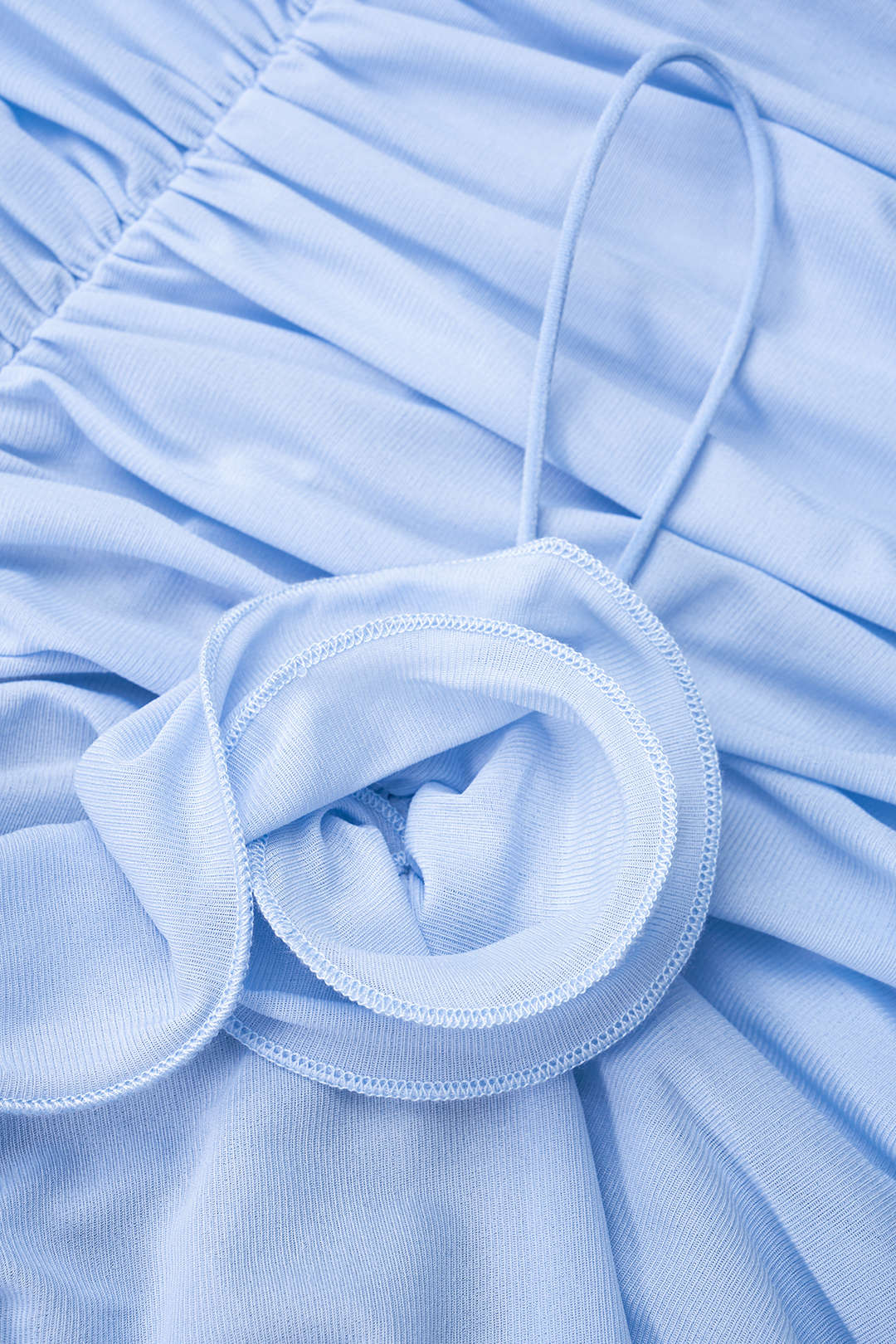 Ärmelloses Midi-Kleid mit Muschelsaum und Raffungen aus Mesh