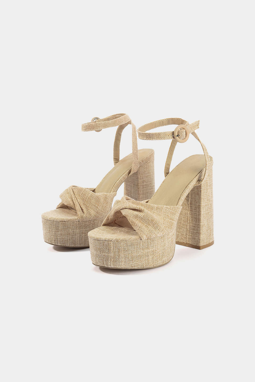 Talons ouverts à brides et semelles épaisses