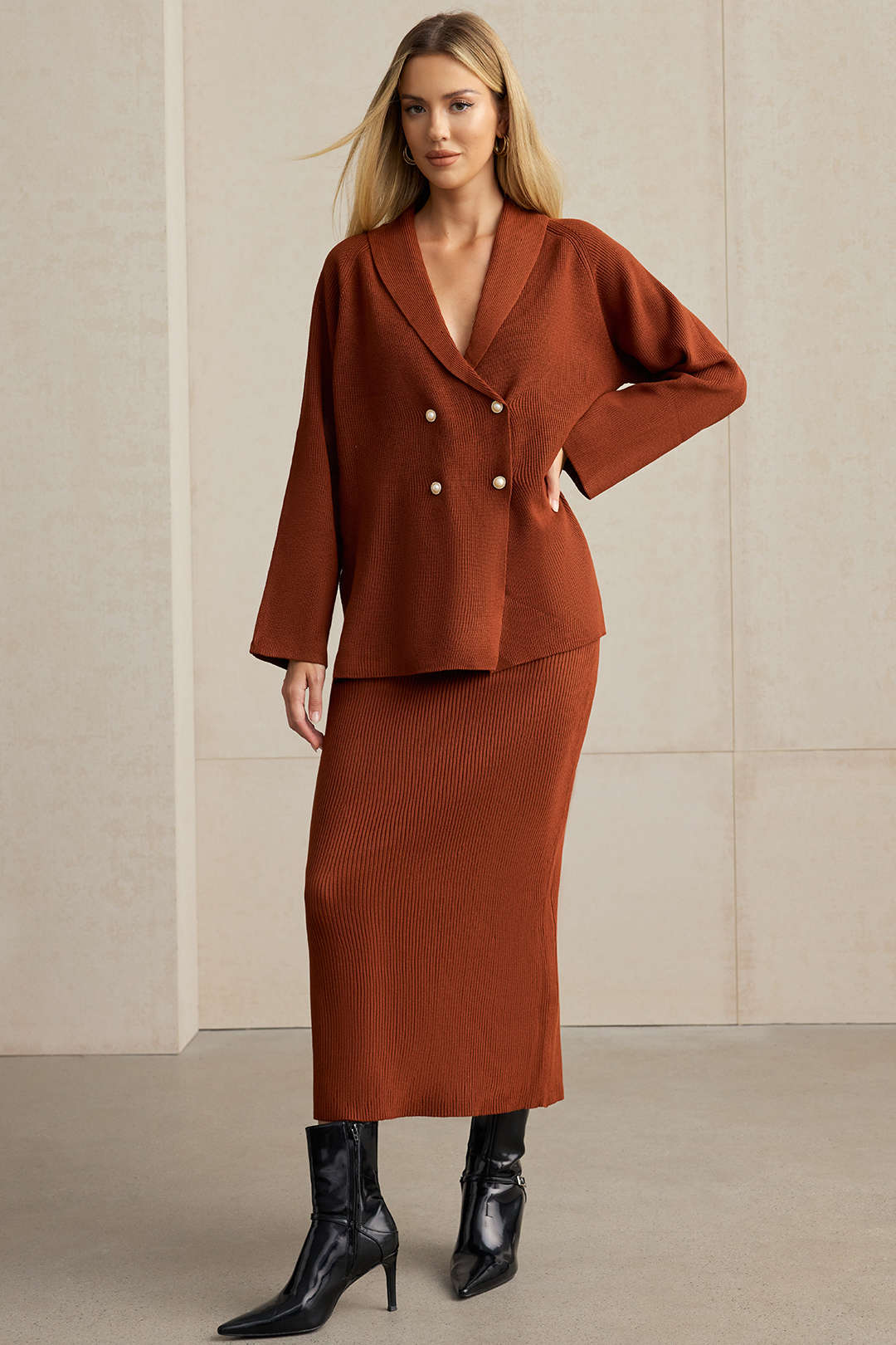 Strick-Cardigan mit Revers, zweireihig geknöpft, und Rock-Set