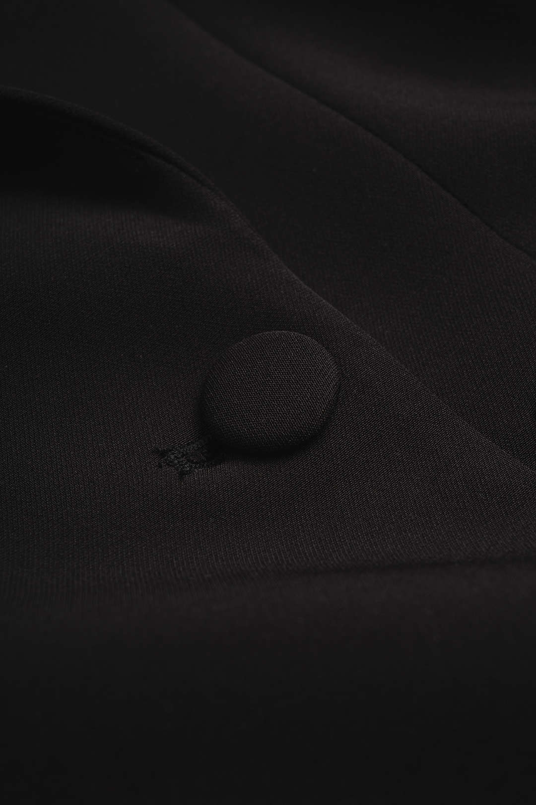 Mini-Kleid mit V-Ausschnitt und gekerbtem Revers