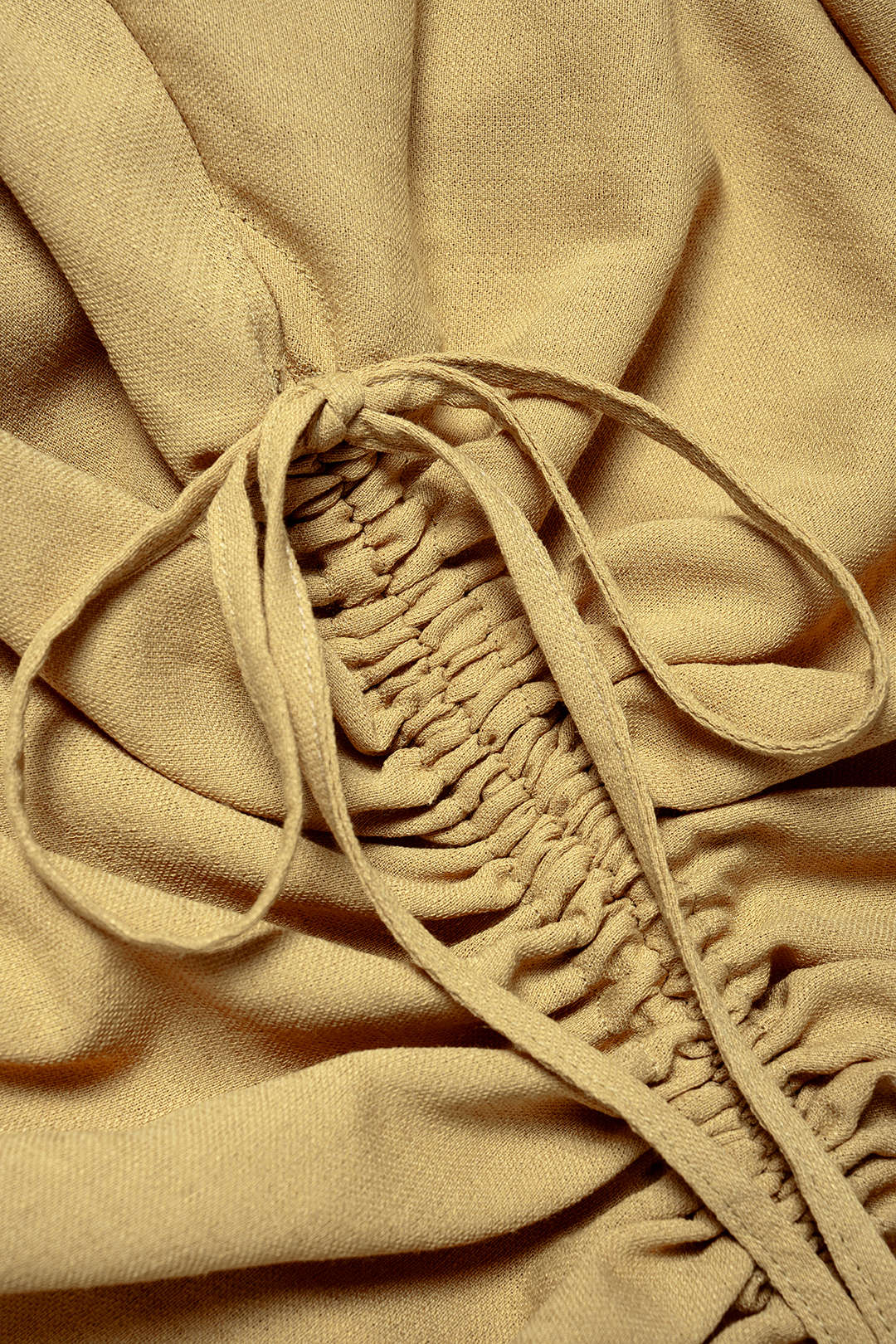 Leinenhose mit Raffungen zum Binden und gesmoktem Bund