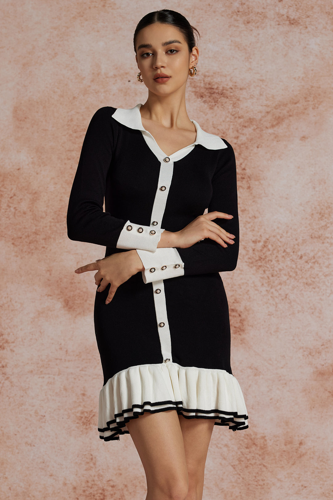 Mini-robe plissée à dos noué en maille contrastante