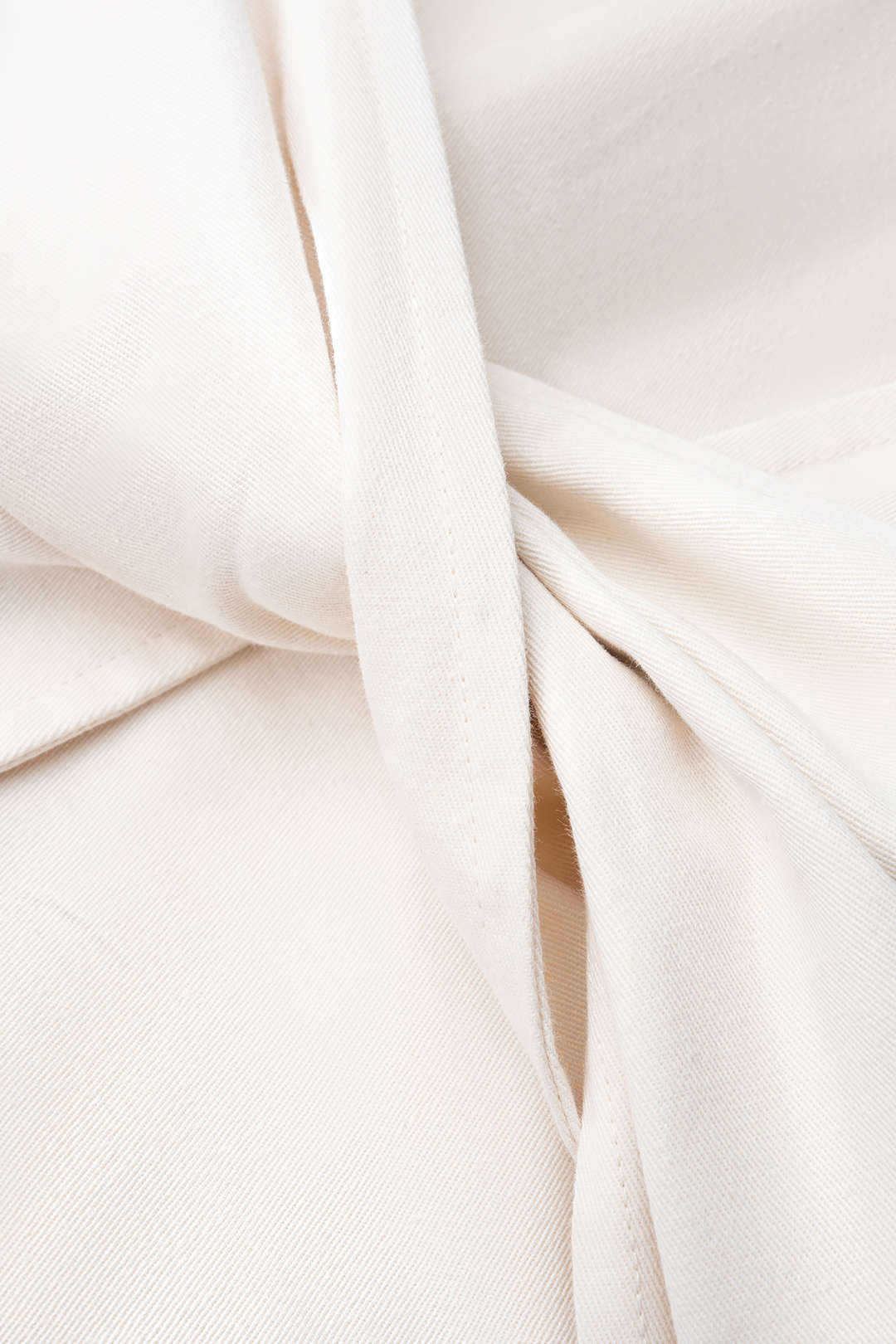 Asymmetrisches, geknotetes Tube-Top