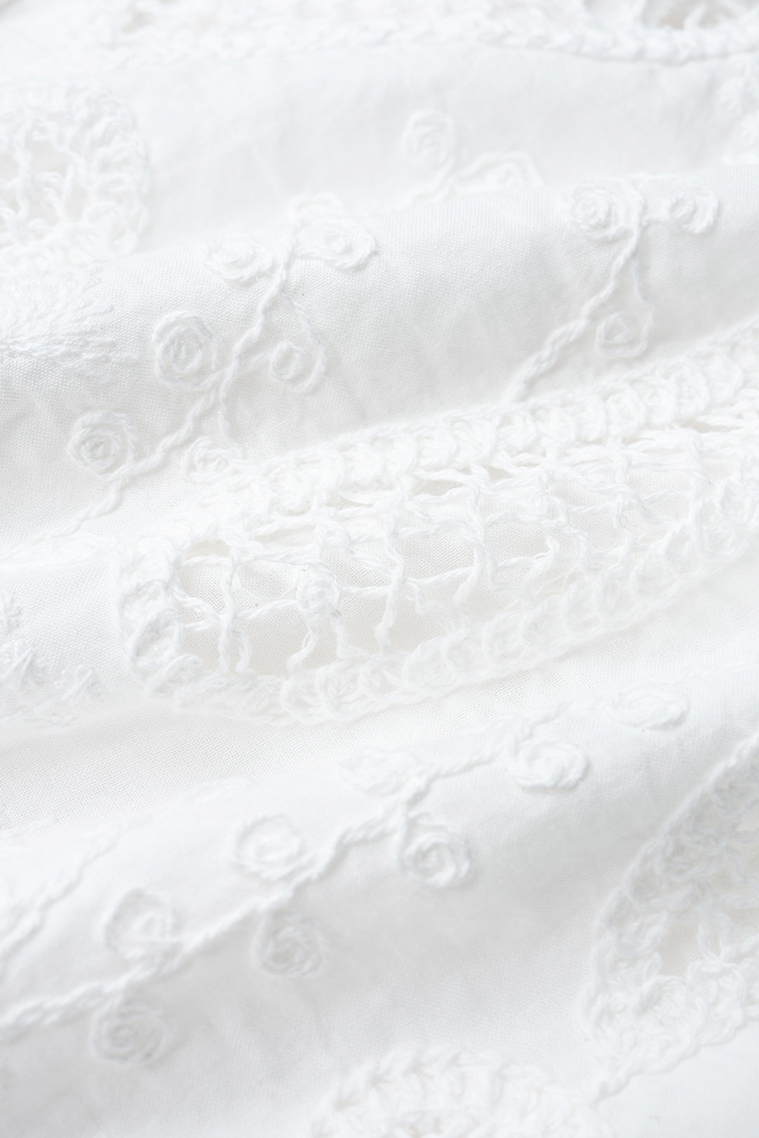 Bestickte Hose mit geradem Bein und Aussparungen