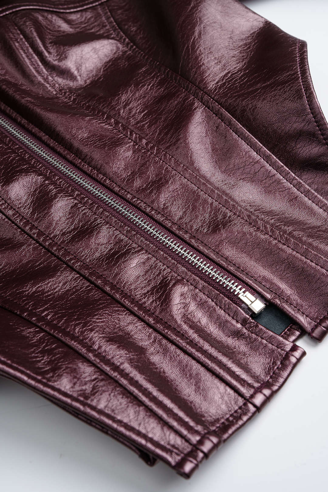 Veste corset zippée en similicuir