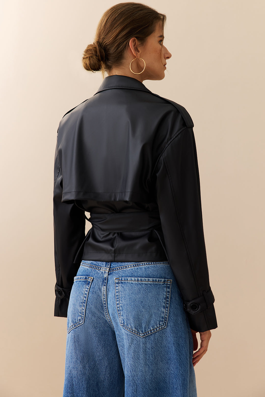 Gürteljacke aus Kunstleder