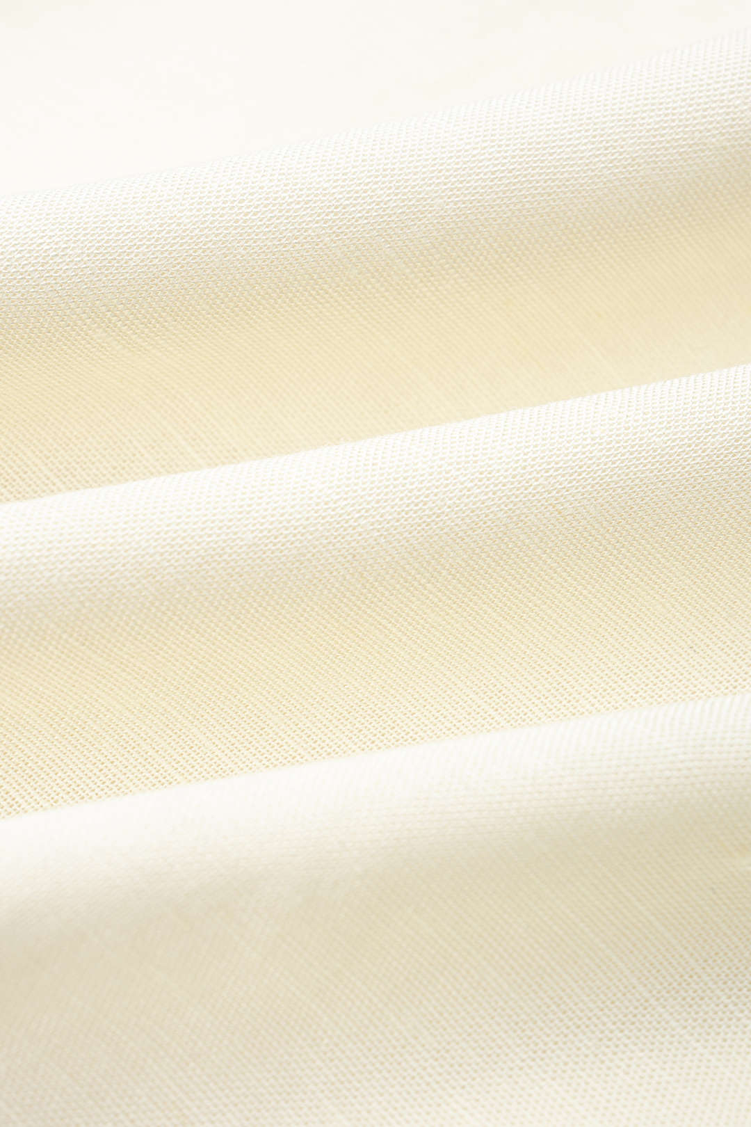 Set aus Oberteil mit Muschelsaum und V-Ausschnitt, Bindebändern vorne und kurzen Ärmeln und Hose mit weitem Bein