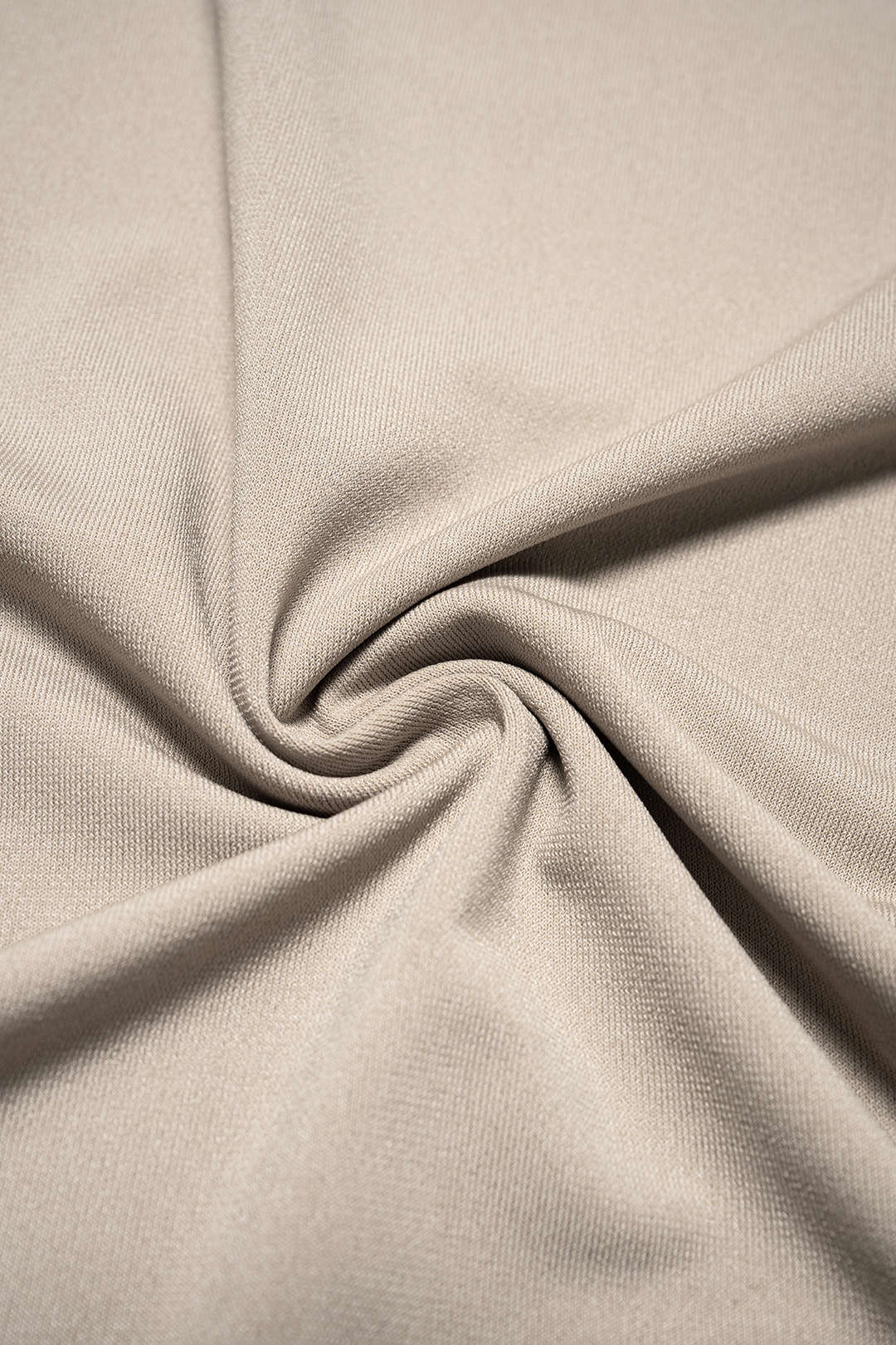 Asymmetrische geraffte Hose mit weitem Bein und Bindedetail