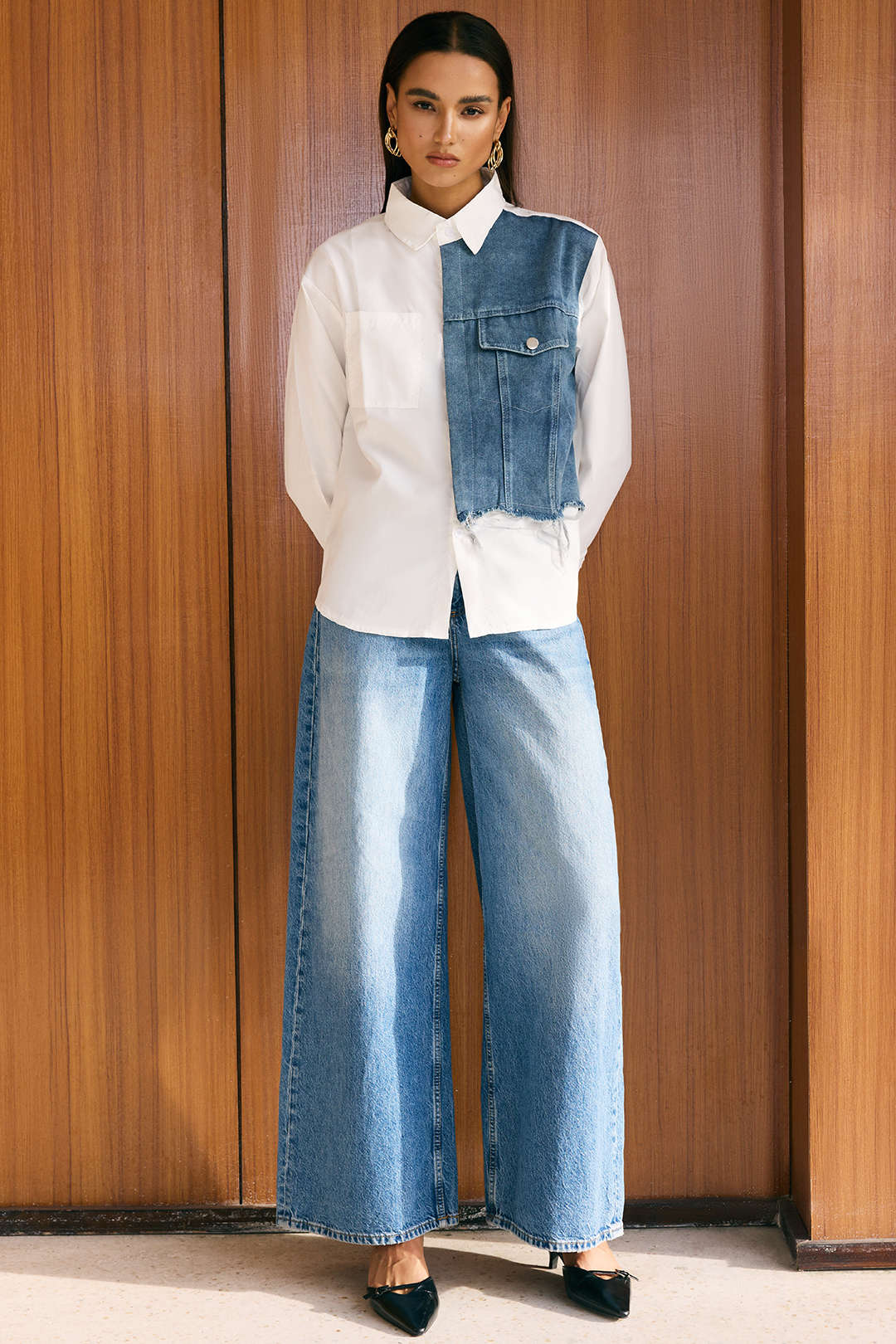 Jeans-Patchwork, ausgefranste asymmetrische Taschen, Langarmhemd