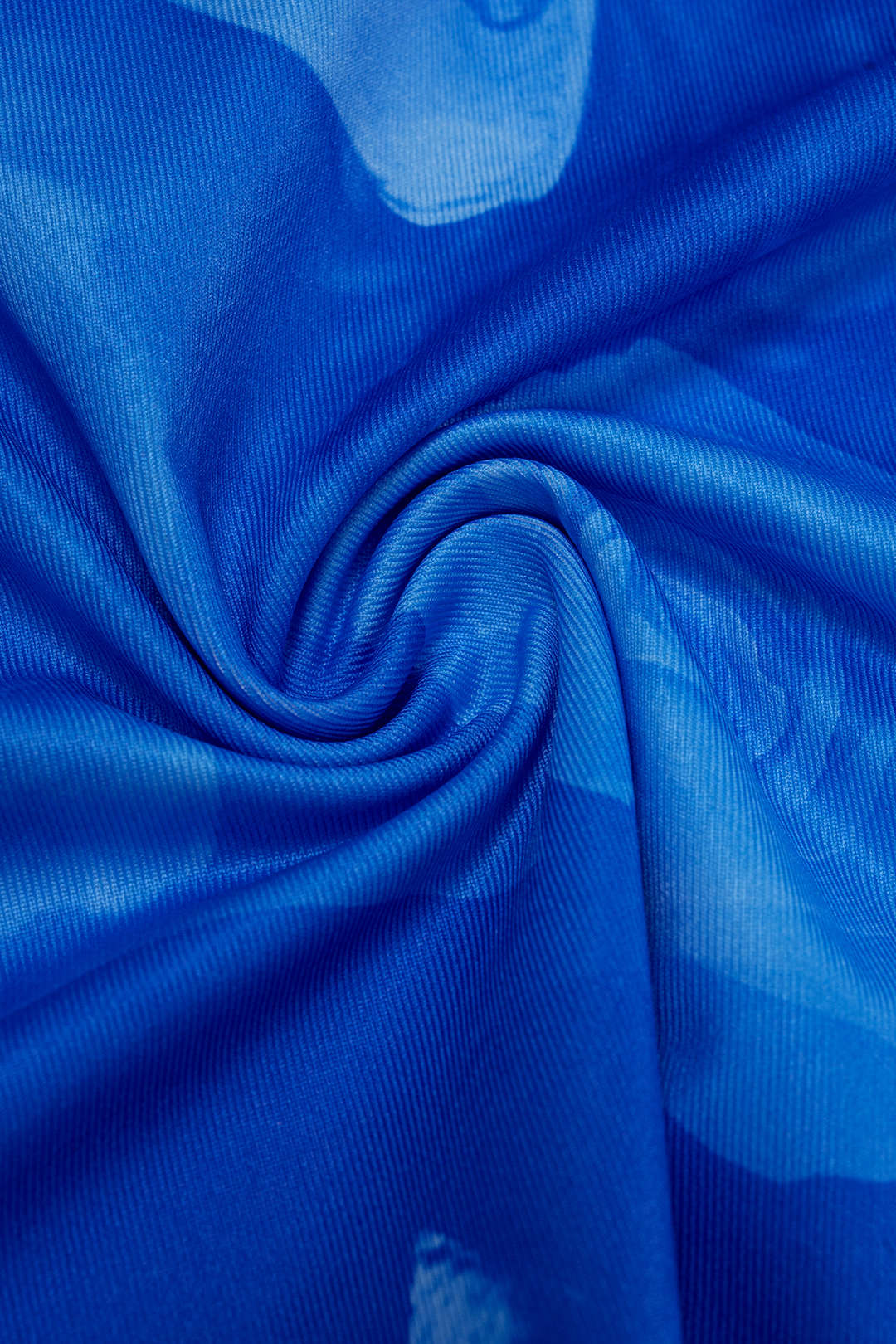 Geblümtes schulterfreies ärmelloses Minikleid