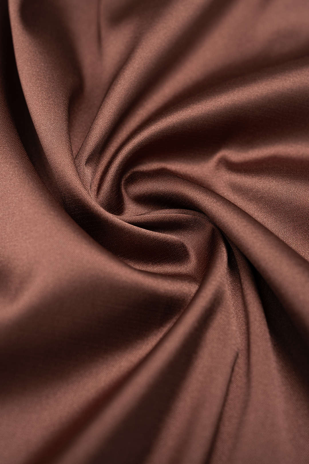 Maxikleid aus Satin-Patchwork mit transparenter Spitze, V-Ausschnitt und überkreuztem Rückenteil
