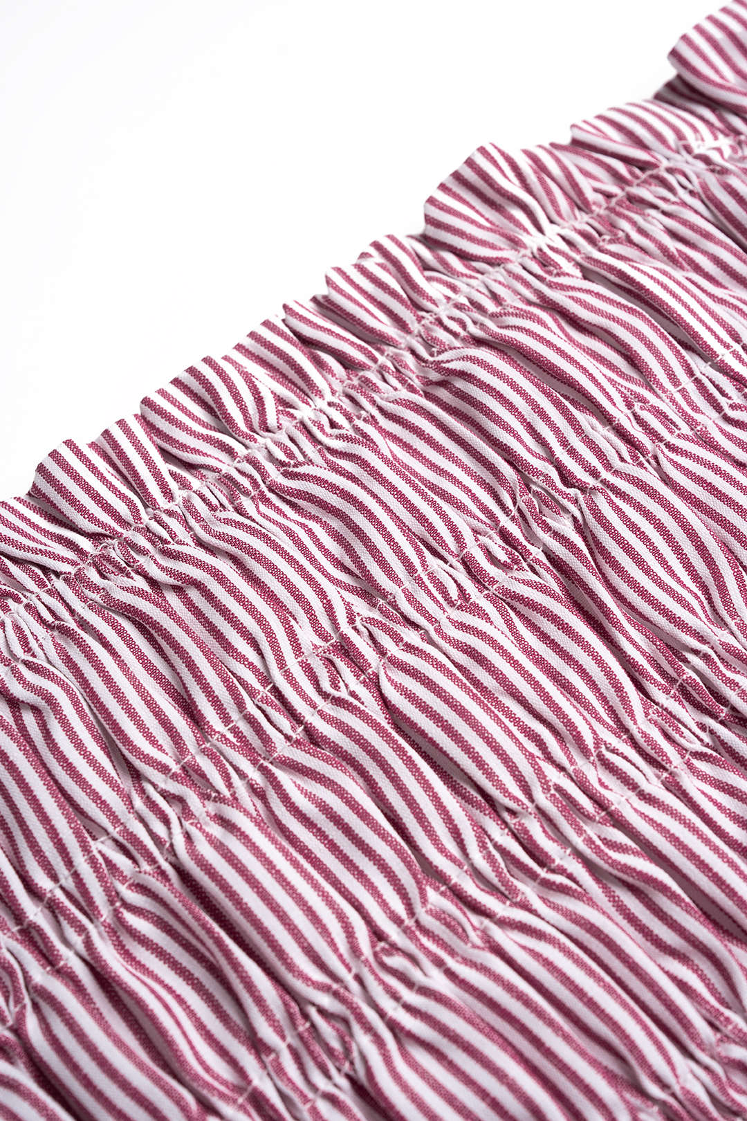Gestreiftes Oberteil und Shorts-Set mit Muschelsaum