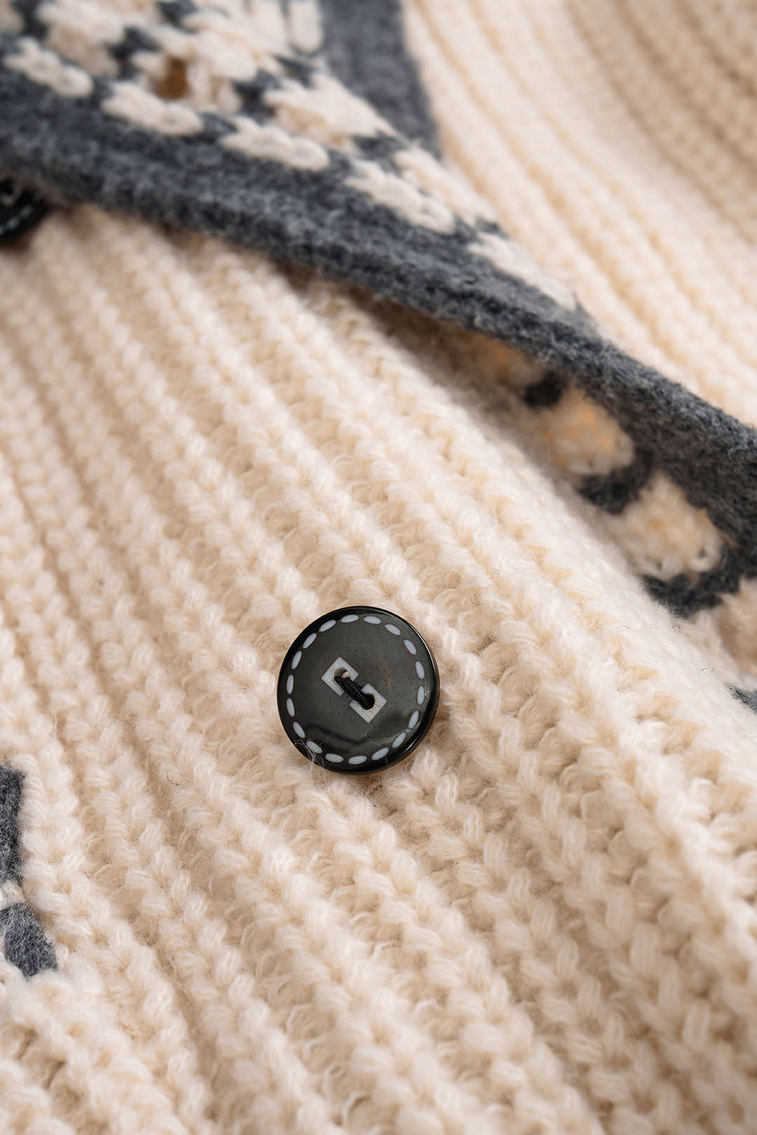Offener Cardigan mit Farbblock-Design, Knopfleiste und langen Ärmeln