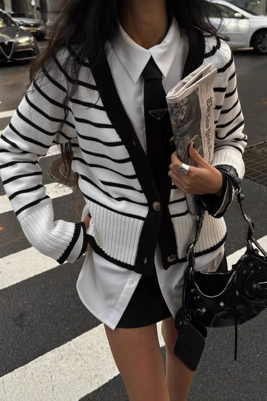 Strickjacke mit Kontraststreifen-Print und V-Ausschnitt zum Knöpfen