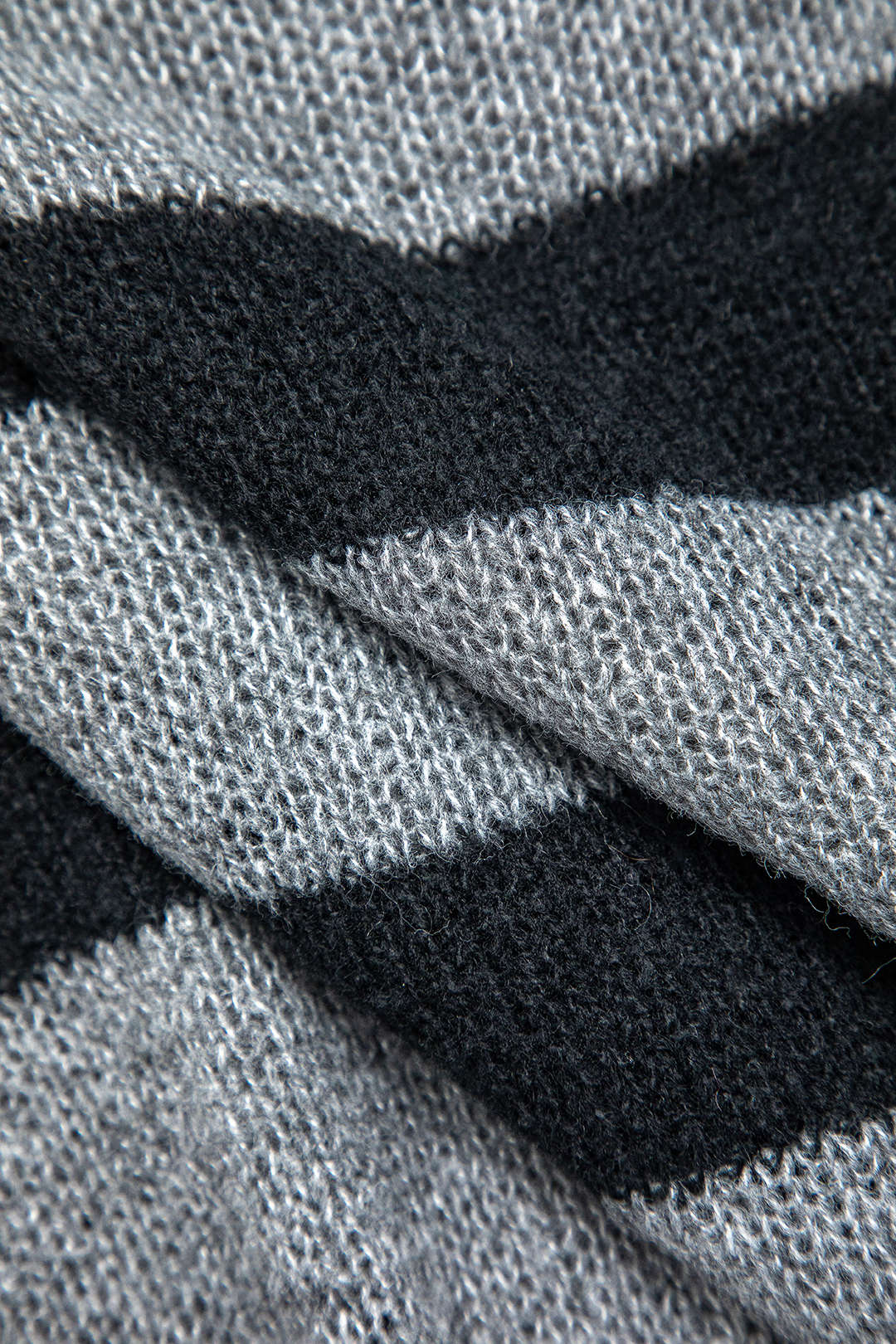 Durchbrochen gestricktes Maxikleid mit Rundhalsausschnitt und langen Ärmeln