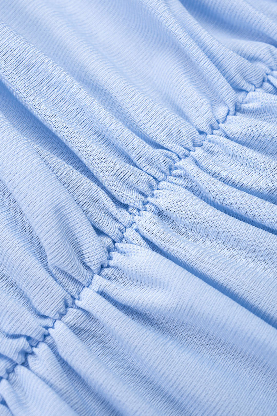 Ärmelloses Midi-Kleid mit Muschelsaum und Raffungen aus Mesh