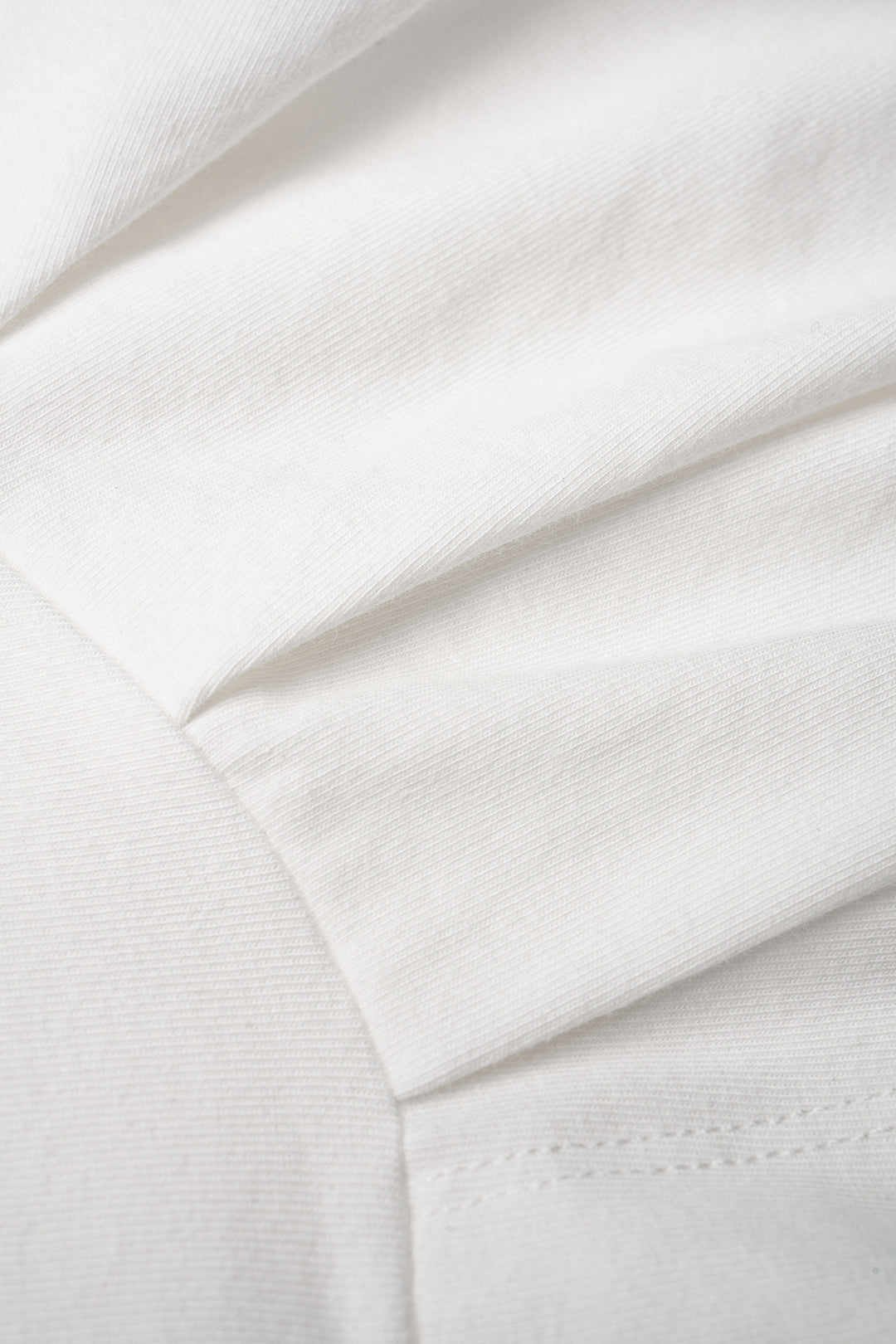 T-shirt plissé à col en V et manches courtes avec nœud au dos