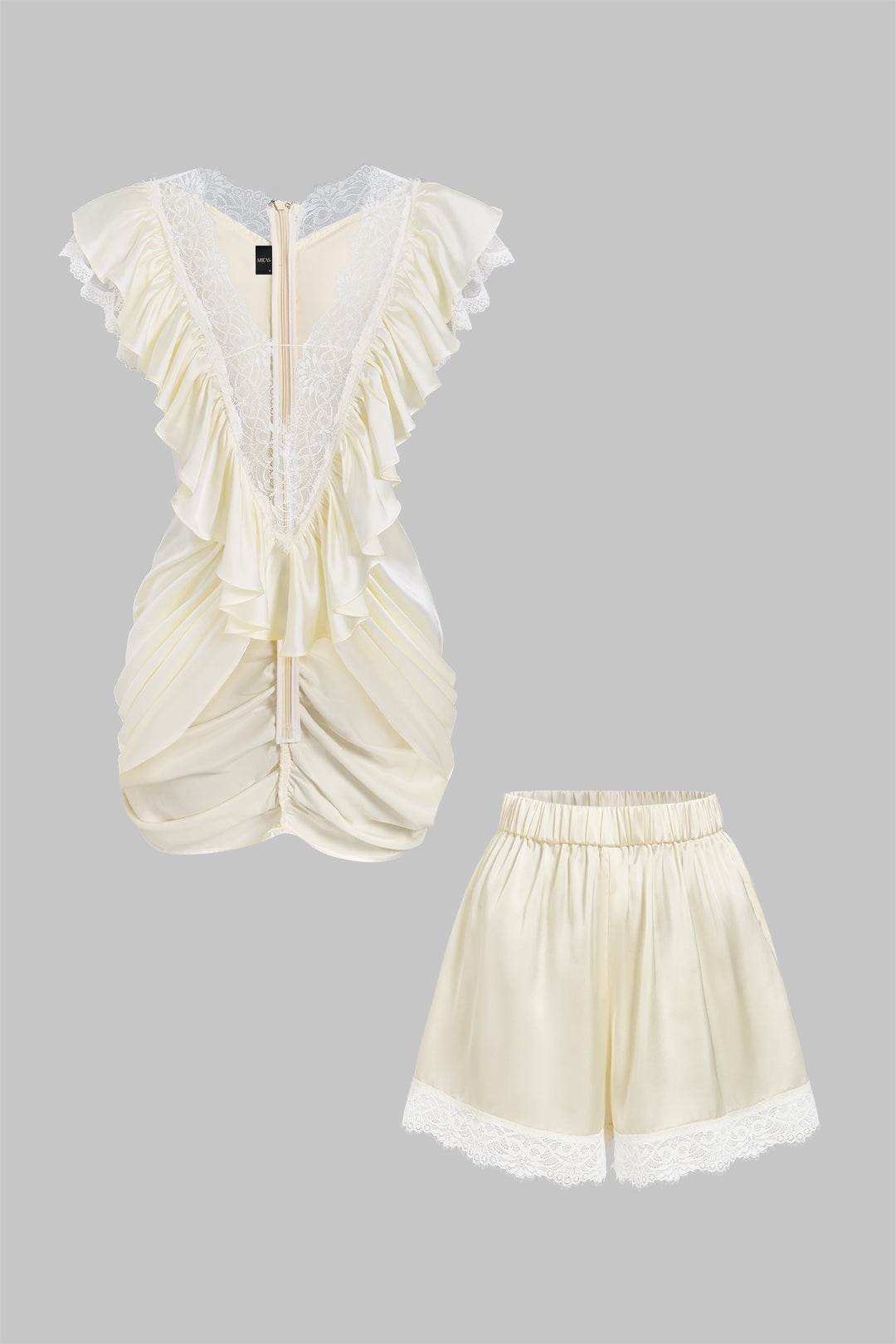 Set aus Oberteil mit Flecken-Patchwork-Spitze, V-Ausschnitt und Rüschen sowie Shorts