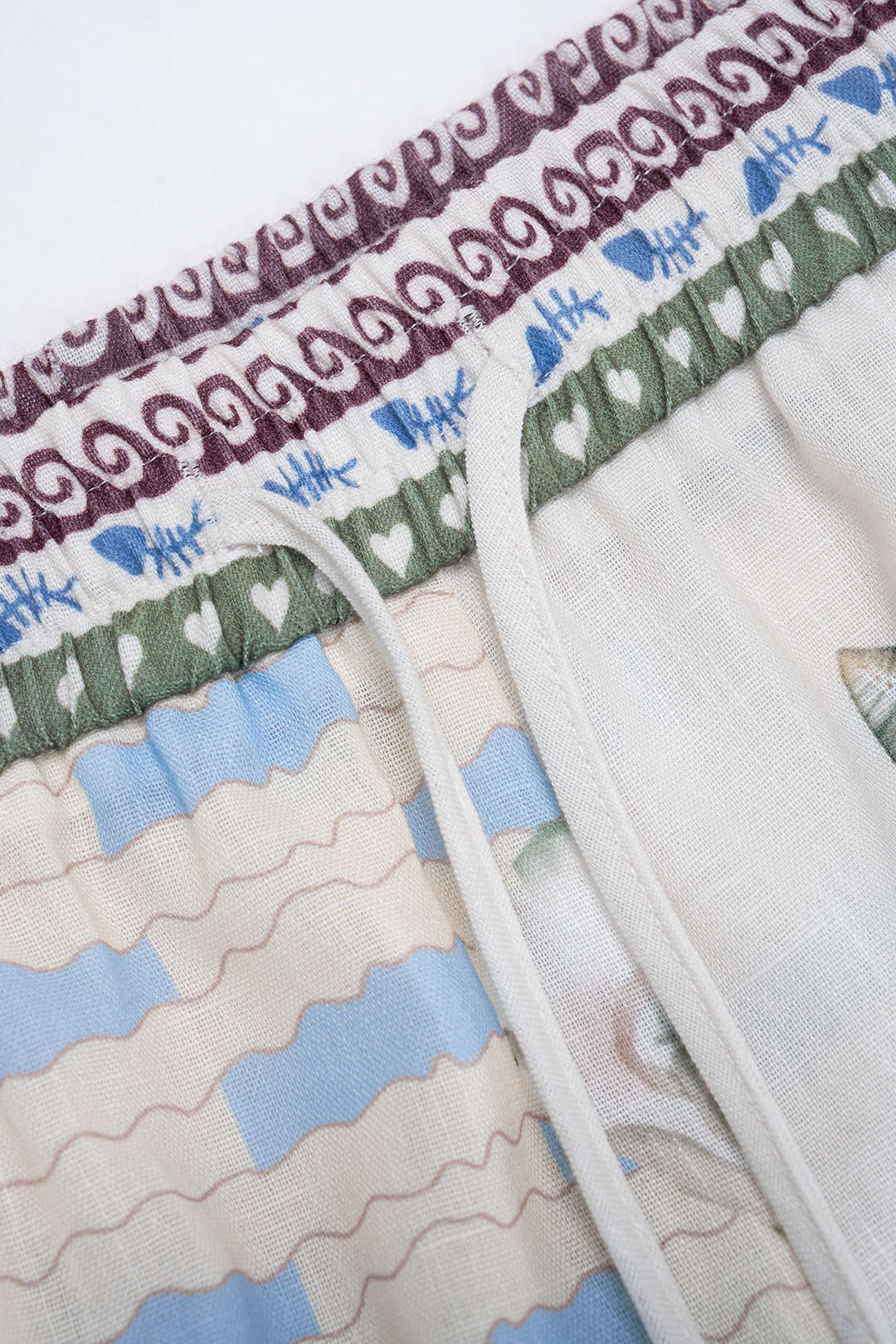 Hemd mit kurzen Ärmeln und Satin-Knöpfen mit Ozean-Print und Hose mit weitem Bein und gerafftem Bund