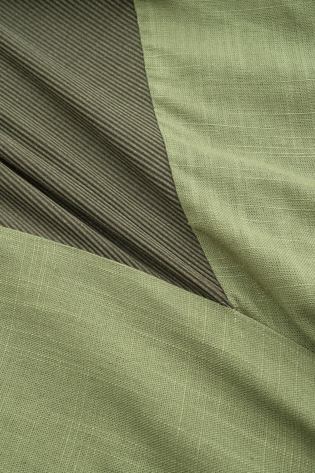 Robe longue sans manches asymétrique froncée en patchwork de lin