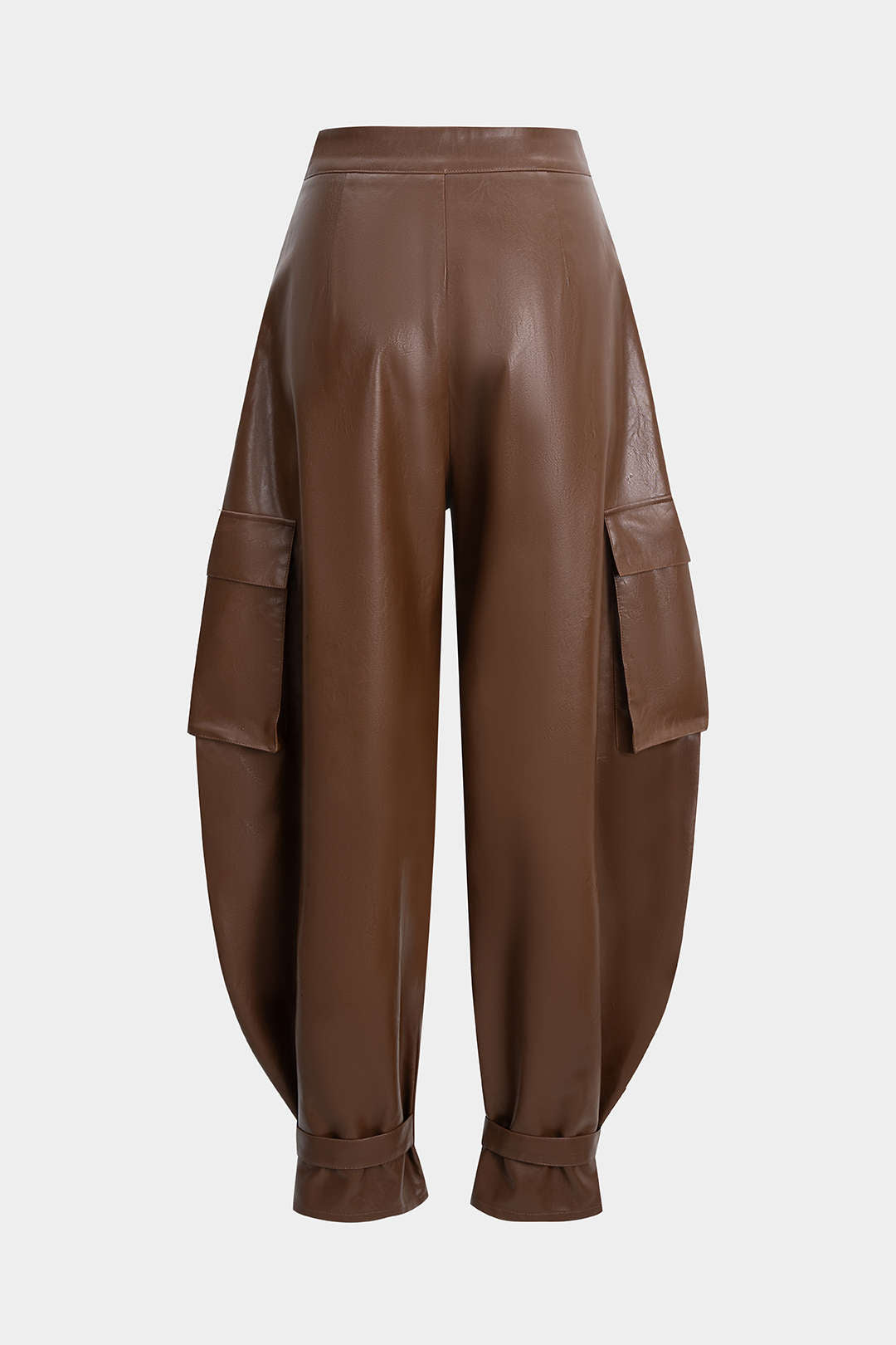 Hose aus Kunstleder mit gerafften Taschen und weitem Bein