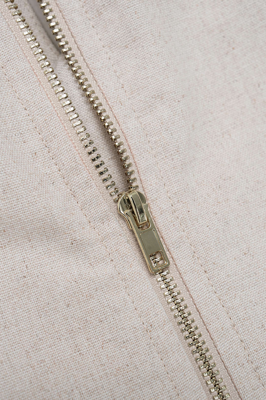 Leinen-V-Ausschnitt-Camisole mit Reißverschluss