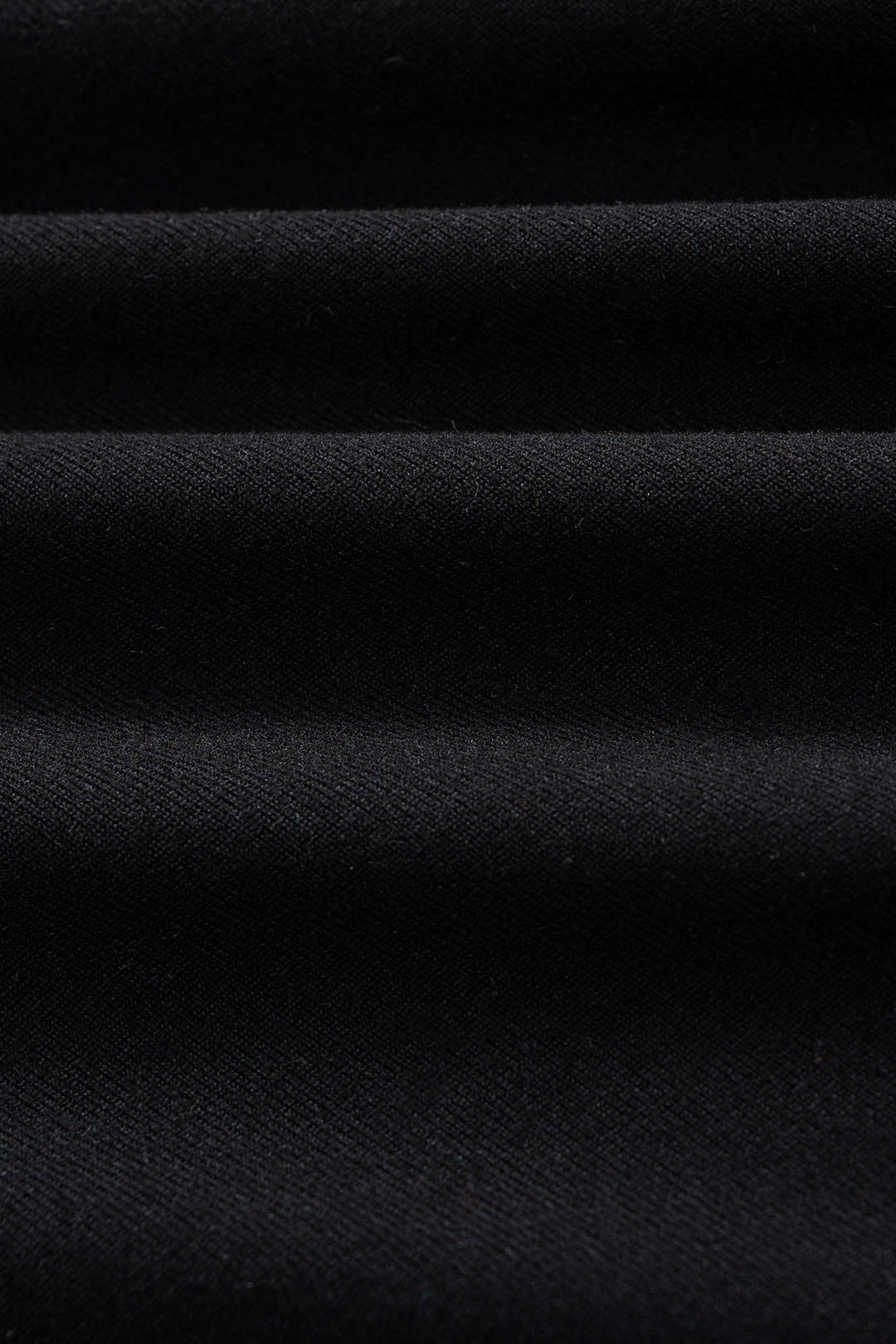 Haut asymétrique à manches longues et fronces avec découpes